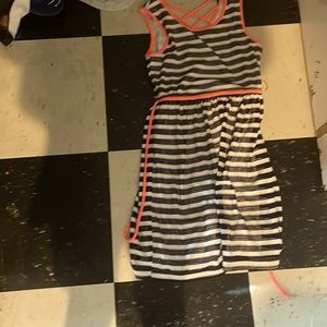 I am selling a black and white dress size 8 for kids